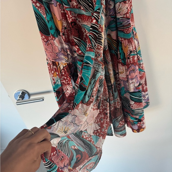 THE WHITE LOTUS MATTE SILK HALTER MAXI DRESS - Picture 3 of 10